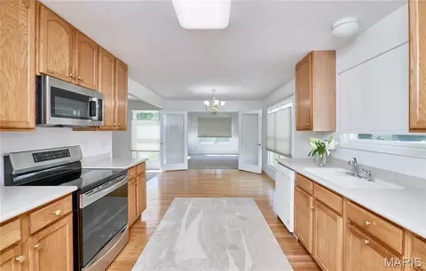 Kitchen - 556 Boulder River Dr, O'fallon, MO 63368 photo 4 of 4