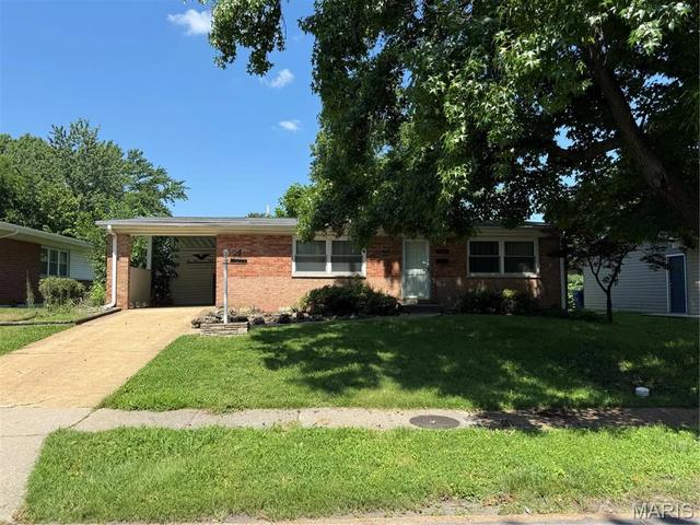 1005 Preakness Ln, Florissant, MO 63033