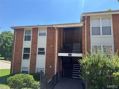1966 Hunting Lake Ct #201, Kirkwood, MO 63122