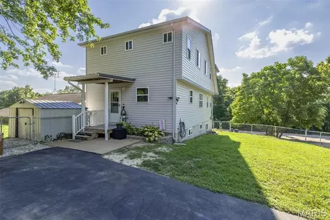 Exterior - 803 E 3rd St, De Soto, MO 63020 photo 4 of 9