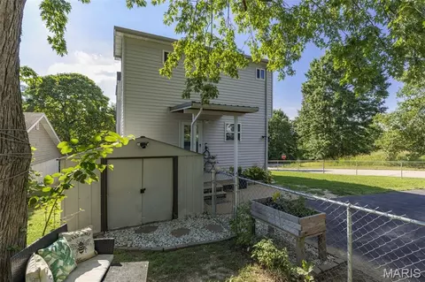 Exterior - 803 E 3rd St, De Soto, MO 63020 photo 5 of 9