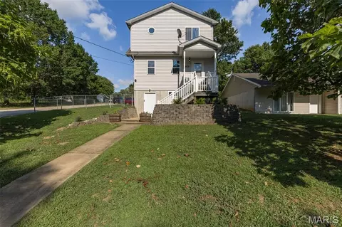 Exterior - 803 E 3rd St, De Soto, MO 63020 photo 2 of 9