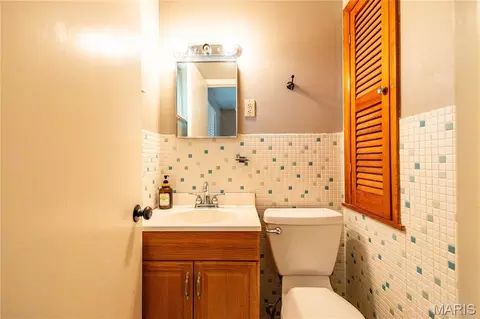 Bath - 2035 Valmont Dr, Arnold, MO 63010 photo 2 of 3