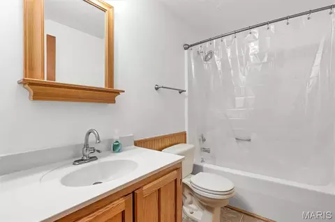 Bath - 15740 Ruby Ln, Wright City, MO 63390 photo 3 of 3