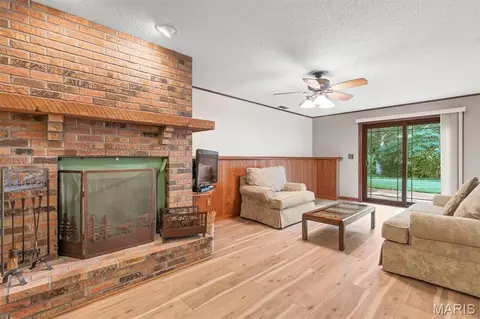 Living - 15740 Ruby Ln, Wright City, MO 63390 photo 2 of 3