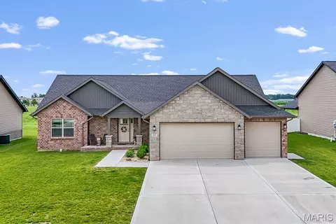 413 Rumsfeld Dr, Troy, IL 62294