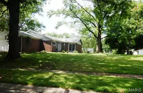 11720 Sheffield Dr, Florissant, MO 63033