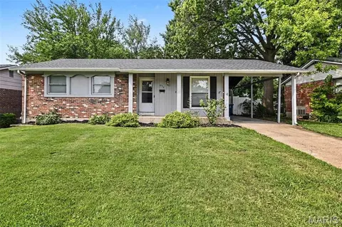 1536 Coachway Ln, Hazelwood, MO 63042