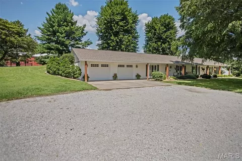 4837 Rocky Branch Rd, Bethalto, IL 62010