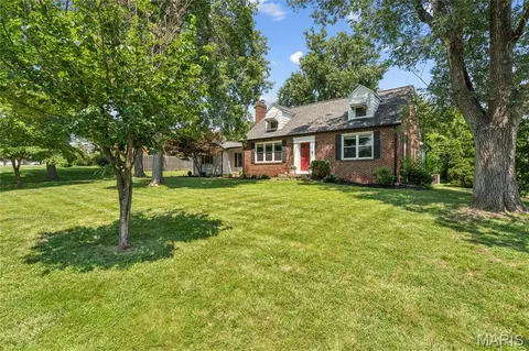 4643 Theiss Rd, Saint Louis, MO 63128
