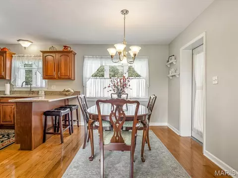 Dining - 719 Waterloo Dr, Waterloo, IL 62298 photo 1 of 2