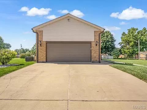 Other - 719 Waterloo Dr, Waterloo, IL 62298 photo 1 of 3