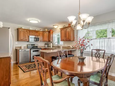Dining - 719 Waterloo Dr, Waterloo, IL 62298 photo 2 of 2