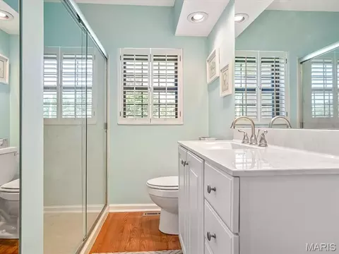 Bath - 719 Waterloo Dr, Waterloo, IL 62298 photo 1 of 2