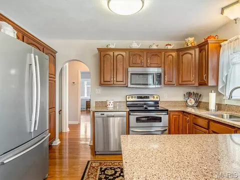 Kitchen - 719 Waterloo Dr, Waterloo, IL 62298 photo 2 of 3