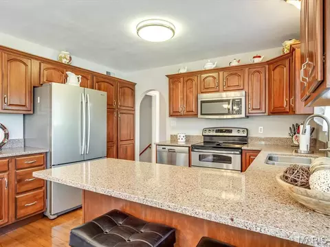 Kitchen - 719 Waterloo Dr, Waterloo, IL 62298 photo 3 of 3
