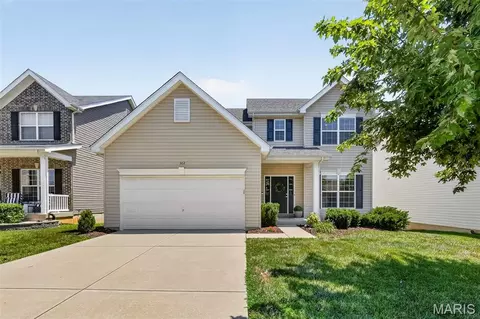 302 Pecan Bluffs Dr, Wentzville, MO 63385