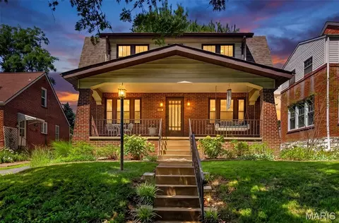 3073 Andover Dr, Saint Louis, MO 63121