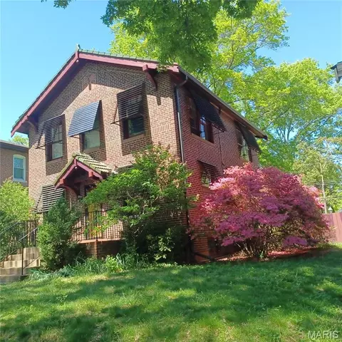 7051 Waterman Ave, University City, MO 63130