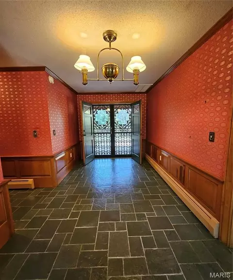 Entry Way - 1 Meadowbrook Hts, Hannibal, MO 63401 photo 2 of 3