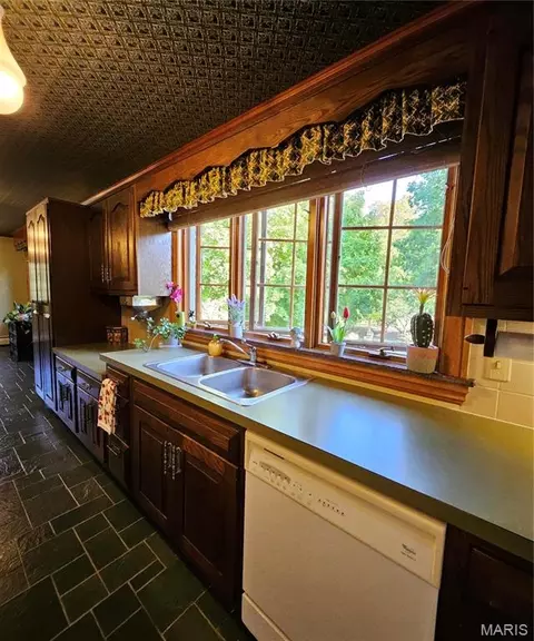 Kitchen - 1 Meadowbrook Hts, Hannibal, MO 63401 photo 1 of 4