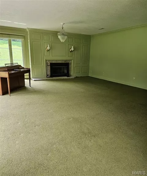 Living - 1 Meadowbrook Hts, Hannibal, MO 63401 photo 2 of 3
