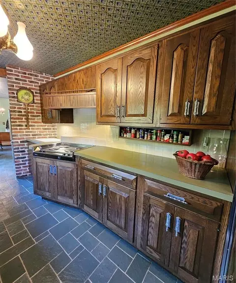 Kitchen - 1 Meadowbrook Hts, Hannibal, MO 63401 photo 3 of 4