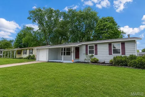 2175 Collier Dr, Florissant, MO 63031