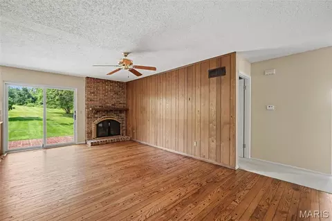 Living - 1301 Mautenne Dr, Manchester, MO 63021 photo 5 of 7