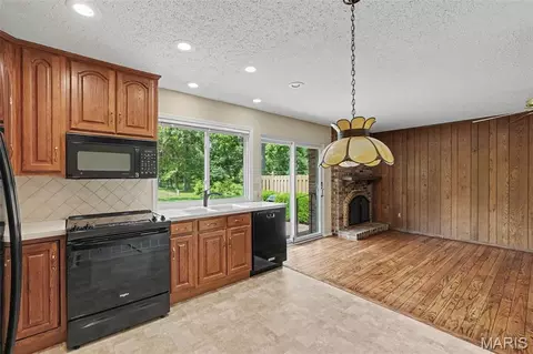 Kitchen - 1301 Mautenne Dr, Manchester, MO 63021 photo 2 of 3
