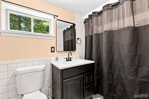 Bath - 3532 Circle Dr, Imperial, MO 63052 photo 5 of 6