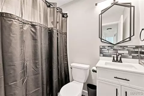 Bath - 3532 Circle Dr, Imperial, MO 63052 photo 3 of 6
