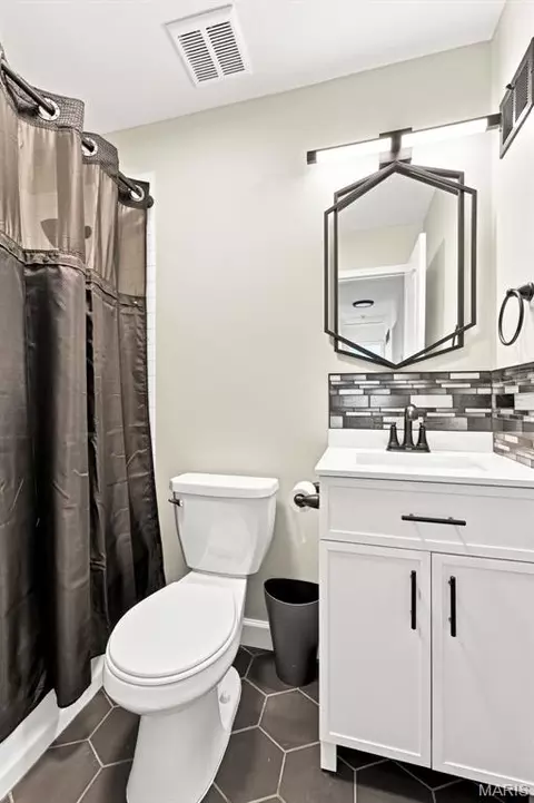 Bath - 3532 Circle Dr, Imperial, MO 63052 photo 4 of 6