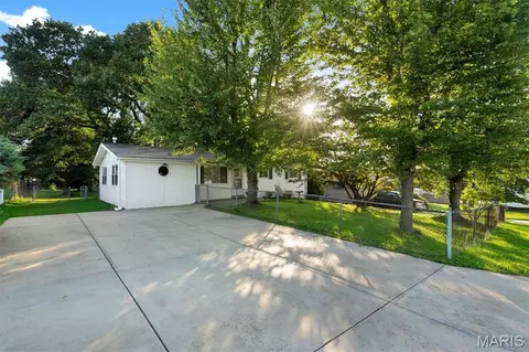 Exterior - 1757 Engle Dr, Arnold, MO 63010 photo 8 of 9