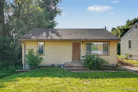 10068 Stimson Dr, Saint Louis, MO 63137
