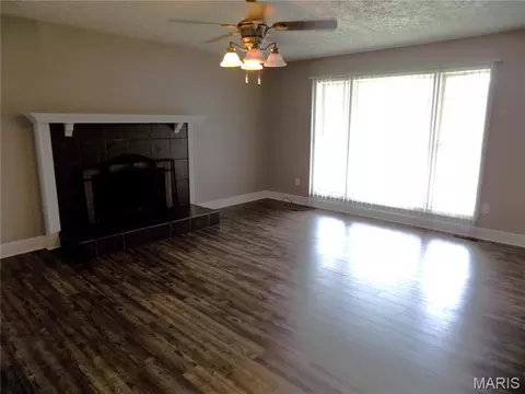 Living - 1605 Mccutchen Rd, Rolla, MO 65401 photo 2 of 4