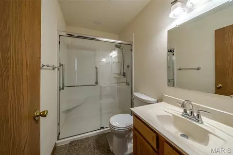 Bath - 2 Iron Hill Ct, Saint Clair, MO 63077 photo 2 of 2