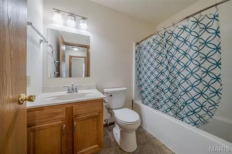 Bath - 2 Iron Hill Ct, Saint Clair, MO 63077 photo 1 of 2