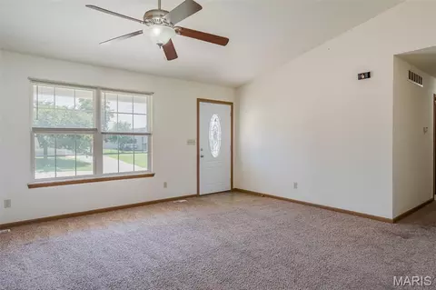 Living - 2 Iron Hill Ct, Saint Clair, MO 63077 photo 1 of 2