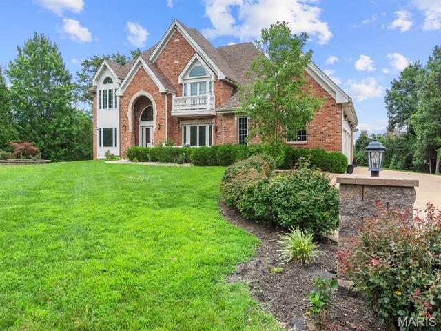 360 Laduemont Dr, Saint Louis, MO 63141