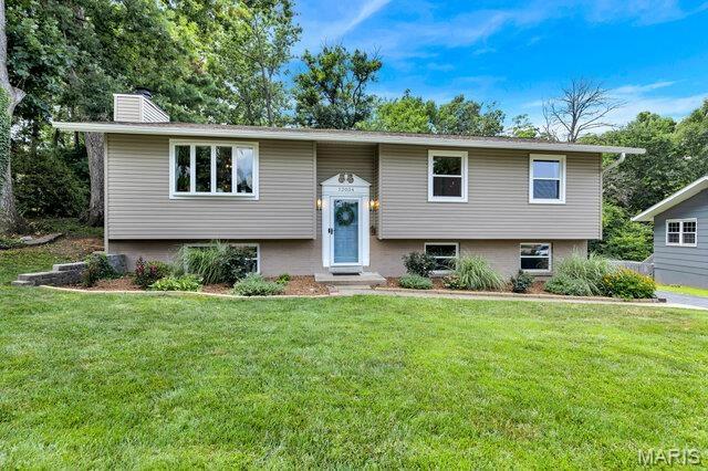 12034 Debonnaire Dr, Saint Louis, MO 63146