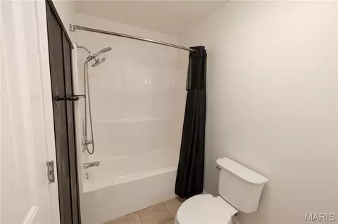 Bath - 181 Glen Dr, Jackson, MO 63755 photo 5 of 7
