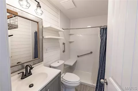 Bath - 181 Glen Dr, Jackson, MO 63755 photo 1 of 7