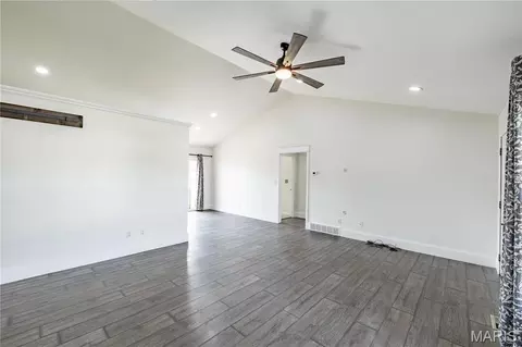 Living - 181 Glen Dr, Jackson, MO 63755 photo 3 of 4