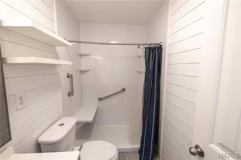 Bath - 181 Glen Dr, Jackson, MO 63755 photo 3 of 7