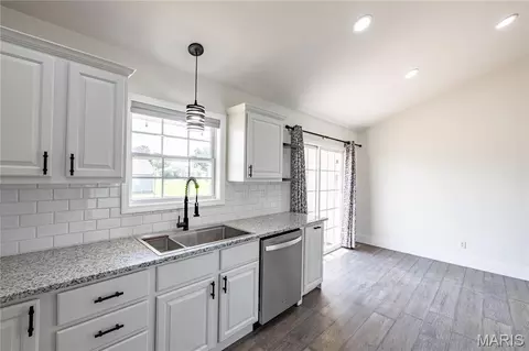 Kitchen - 181 Glen Dr, Jackson, MO 63755 photo 2 of 2