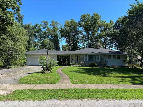 715 Susan Esther, Benton, IL 62812