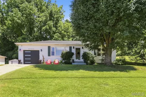 827 Bee Tree Ln, East Alton, IL 62024