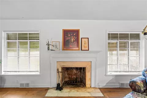Living - 110 E Main St, Hayti, MO 63851 photo 5 of 5