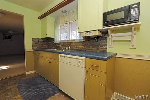Kitchen - 5049 State Highway 72, Jackson, MO 63755 photo 5 of 7